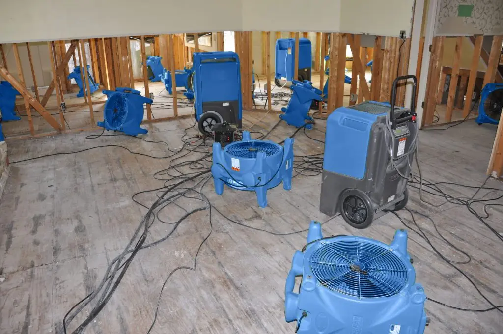 Water damage restoration crew working in Castle Park, CA